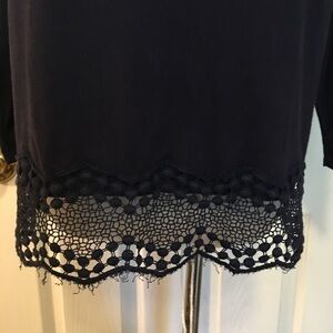 Women’s size small Joie light knit long sleeve sweater.